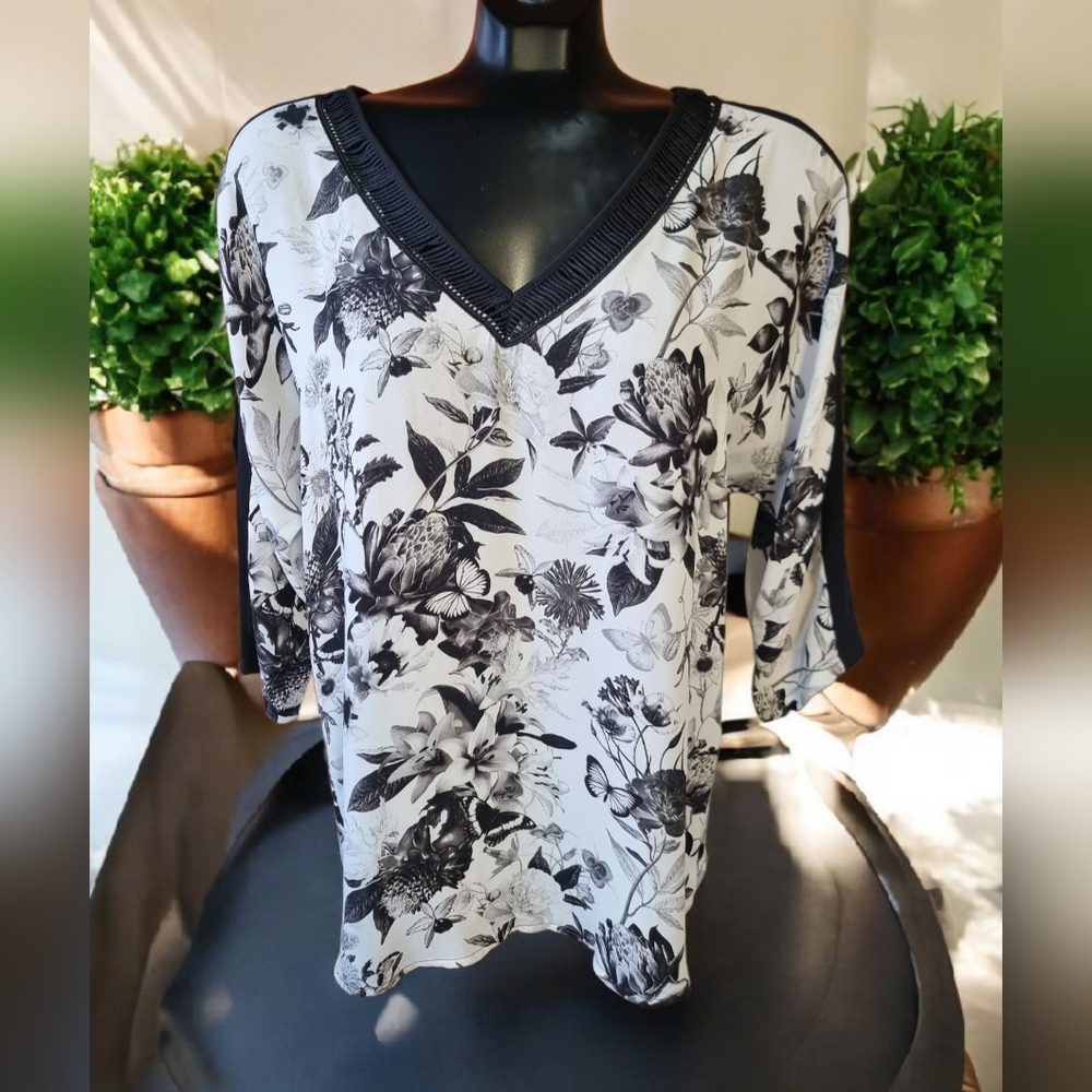 Floral Butterfly Black and White 3/4 Split Sleeve Lightweight Flowy Women's Top